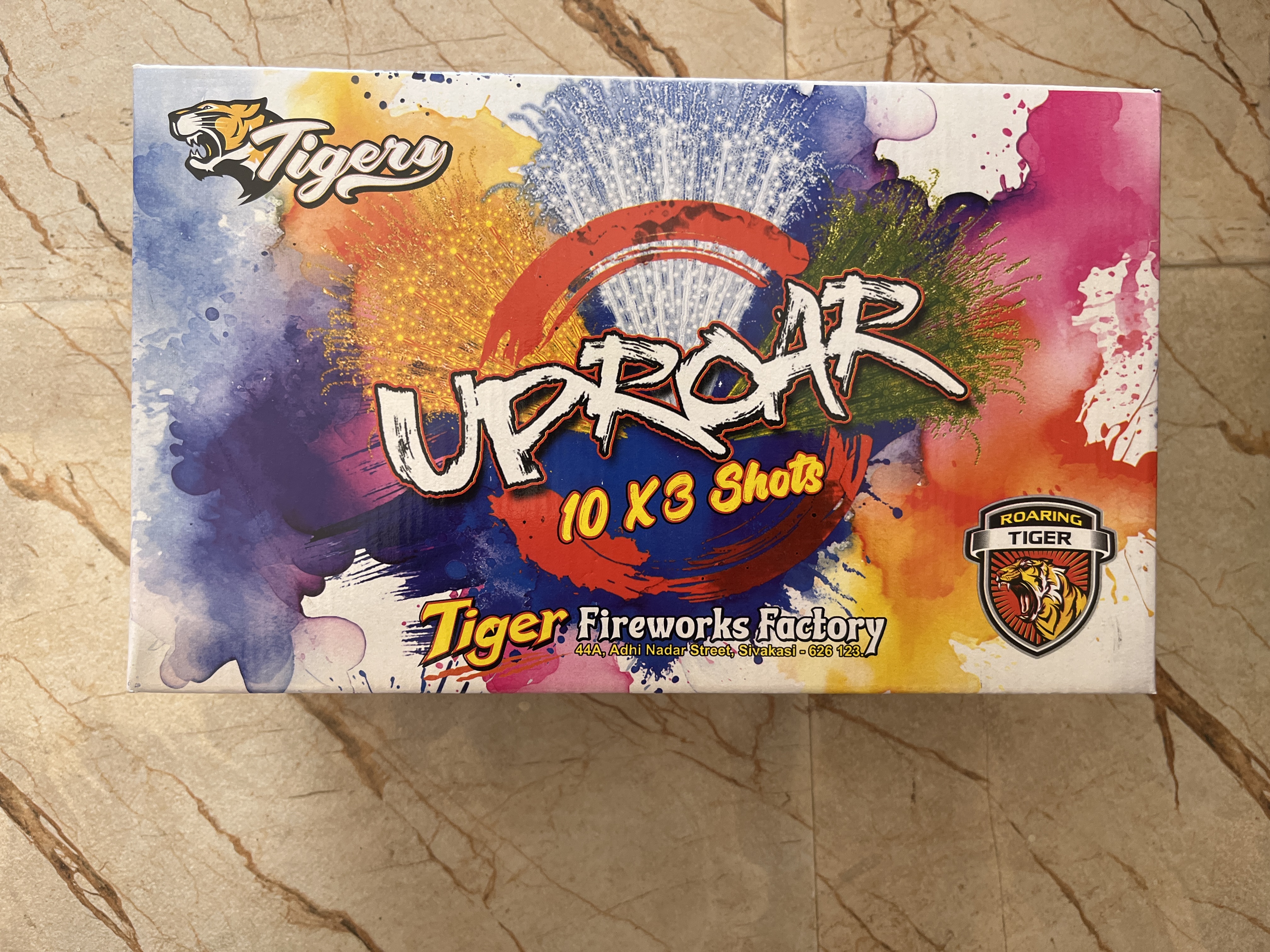 Uproar Fancake - 10x3 Shots Crackling, Silver & Gold Effect
